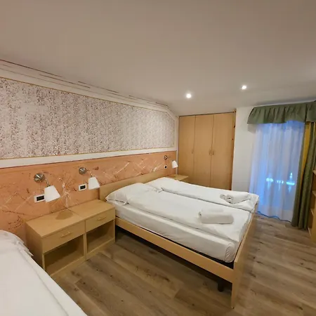 Flora By Ama Val Di Fassa * 卡纳泽伊